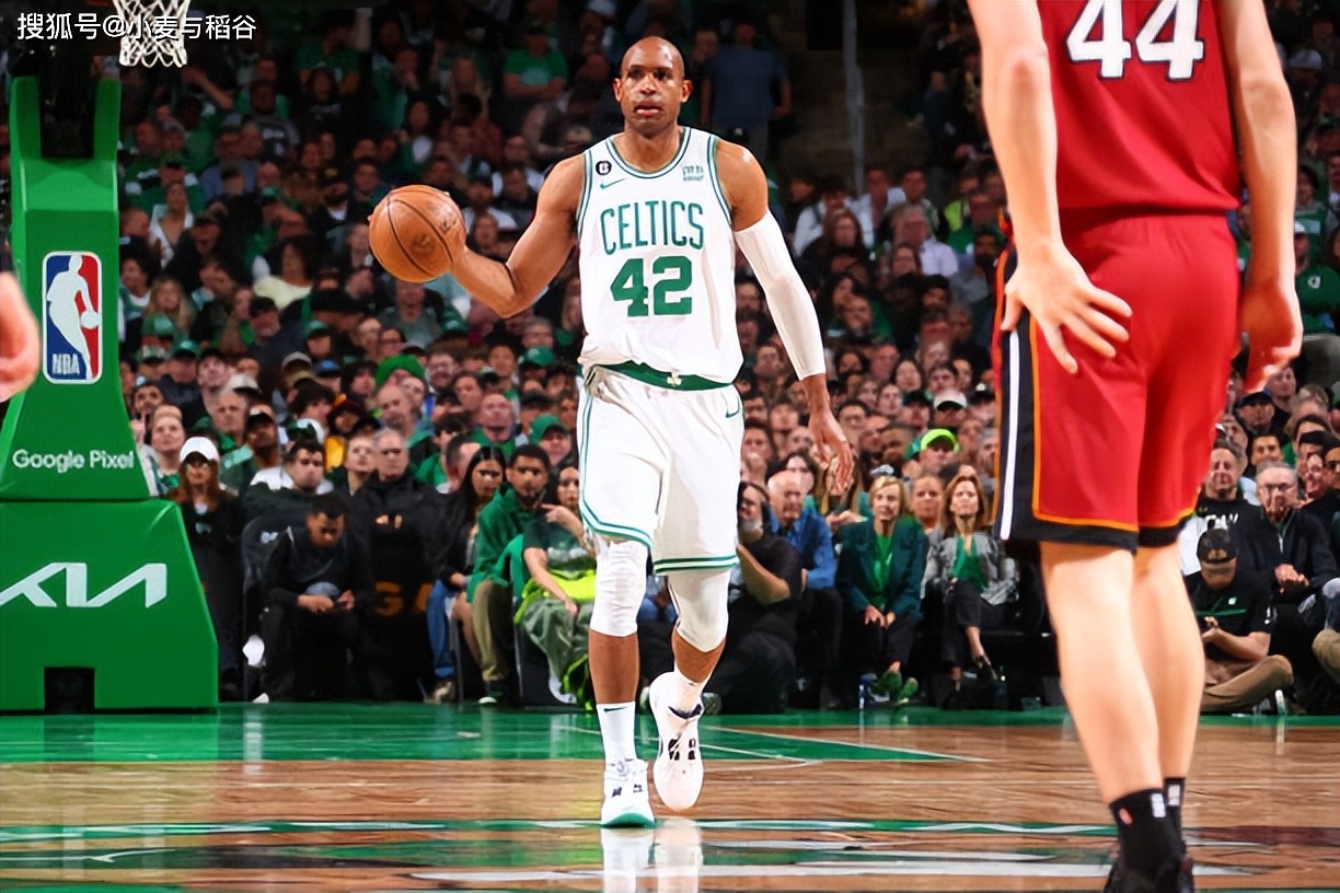 对于凯尔特人来说,霍福德在球队中的作用无疑是非常明显的.