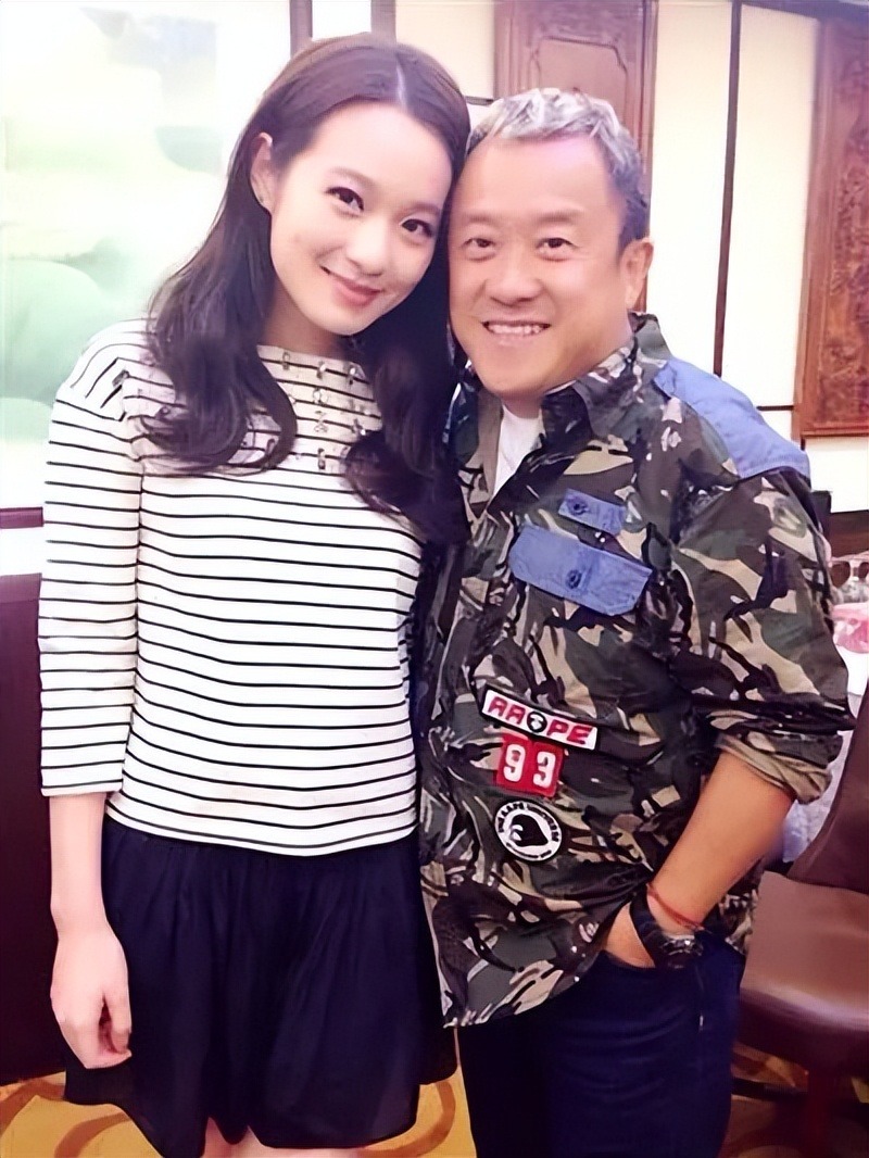 tvb女星入行8年获曾志伟青睐平步青云_蔡洁_李嘉_李佳芯