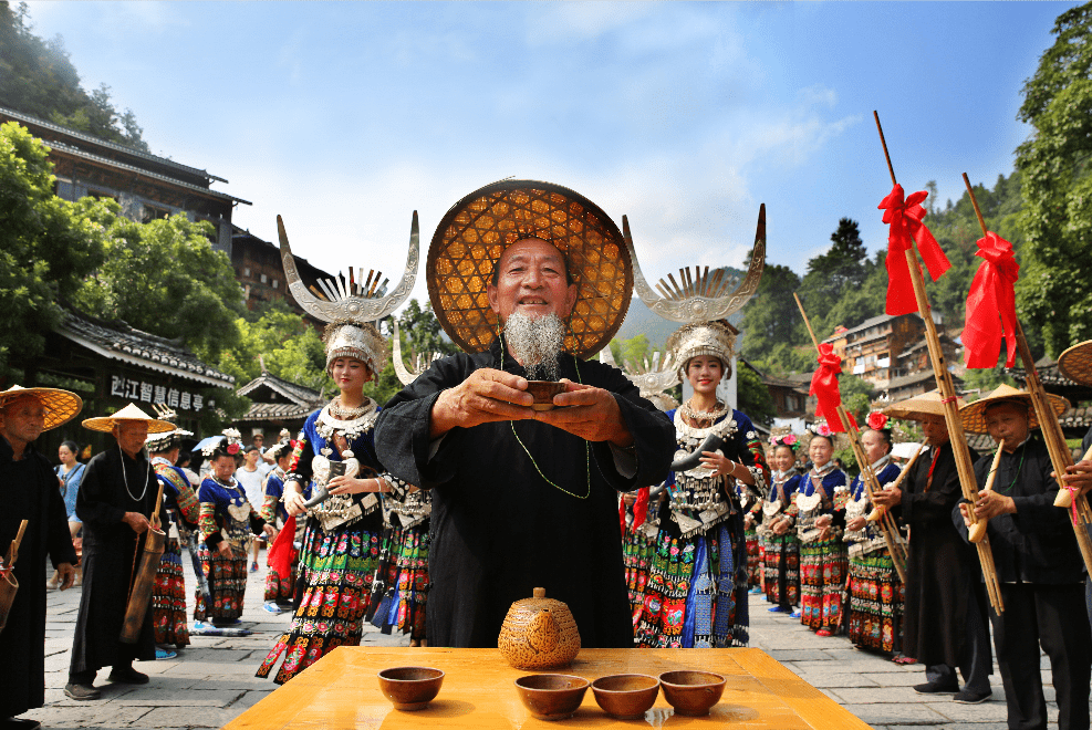 十二道迎宾酒·苗族最高礼仪敬酒迎宾仪式△高山流水·寓意着苗族人