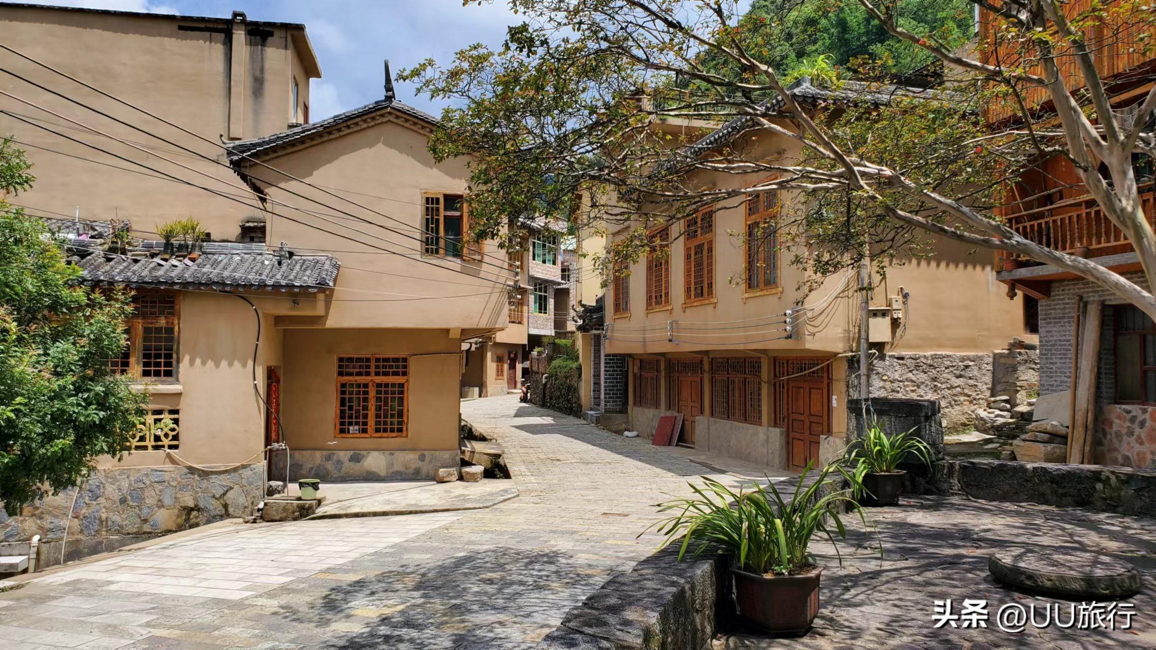 文山州马关县的云南壮寨,乡村旅游主阵地,比贵州苗寨更纯粹_版画_村民