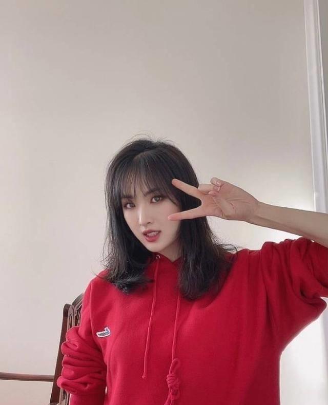 "想要做一些不一样的事情",任正非小女儿姚安娜宣布出道_本科_盛世