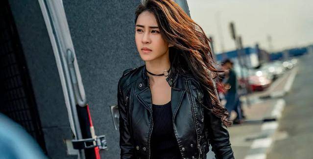 "龙女郎"弥雅晒遍体鳞伤照,有人称做演员辛苦,遭集体抨击_成龙_电影