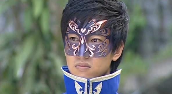 当这部特摄剧挺火,袁奇峰也就此顺利当了个小明星,也仅凭游乐王子这一