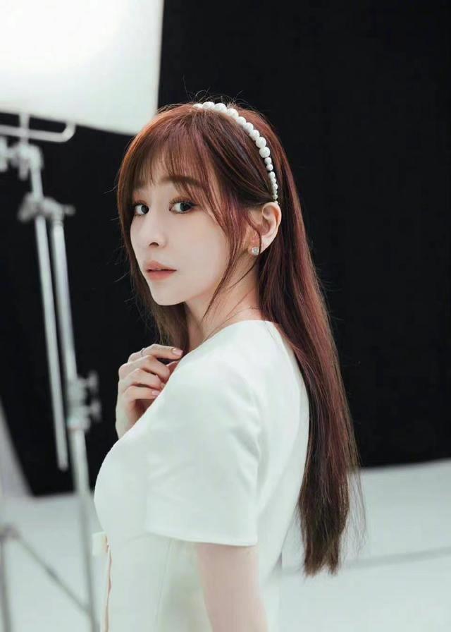 "甜心教主"王心凌40岁生日,状态超好,还像18岁少女颜值_笑容_舞台