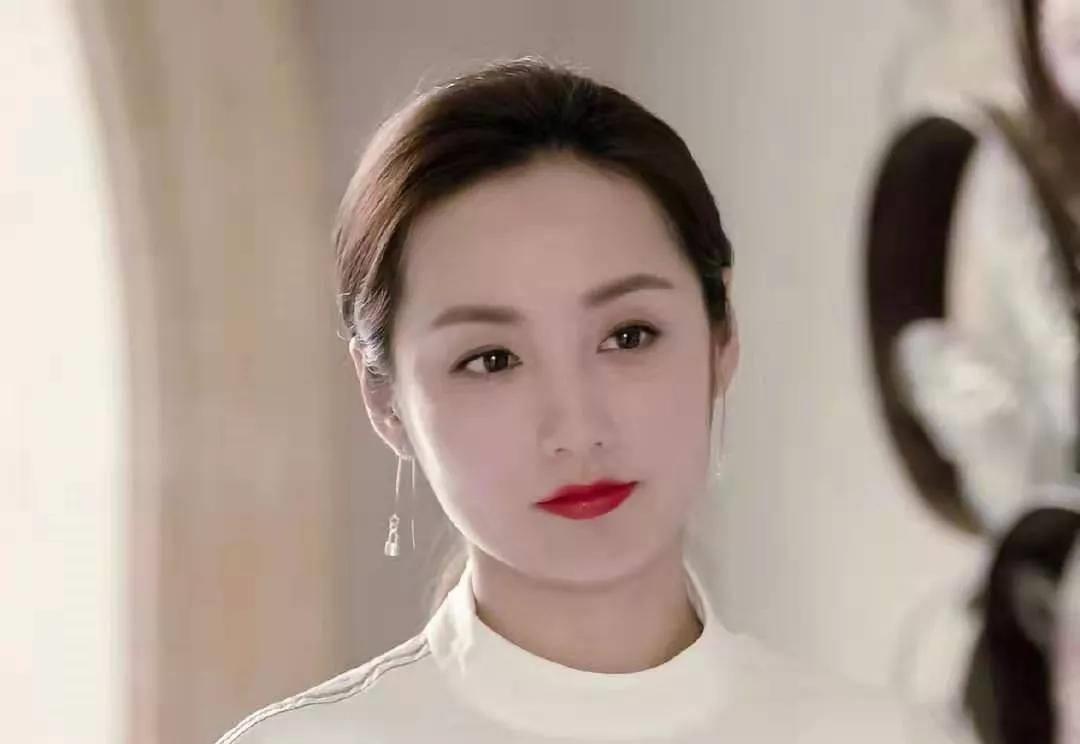 "撞脸"黄磊老婆孙莉,她演戏15年却不火,今嫁圈内隐形富豪_吕一_钱泳辰