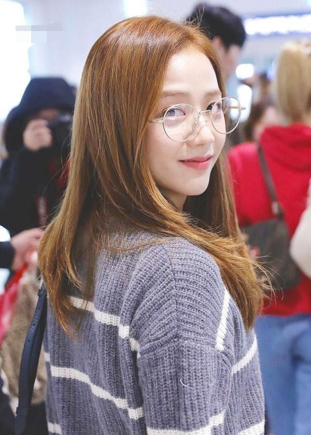 "神仙颜值"金智秀,各种发色各种穿搭美得不像话_秀发_姐姐_蓝色