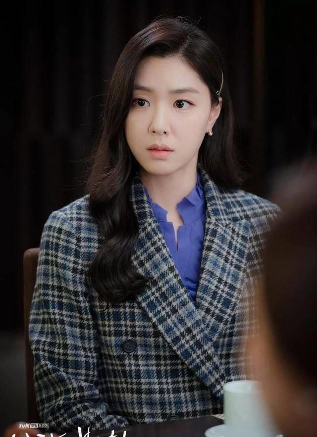 《爱的迫降》女二徐丹穿搭,丝毫不输女主孙艺珍!