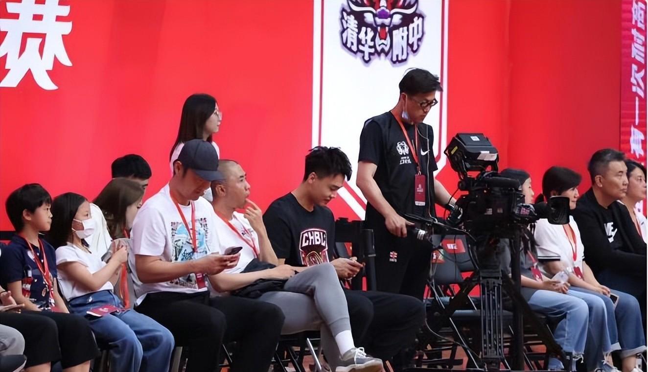 山东换帅另有隐情,上海砸两千万挖角辽宁,赵睿换新经纪人因两点_何家