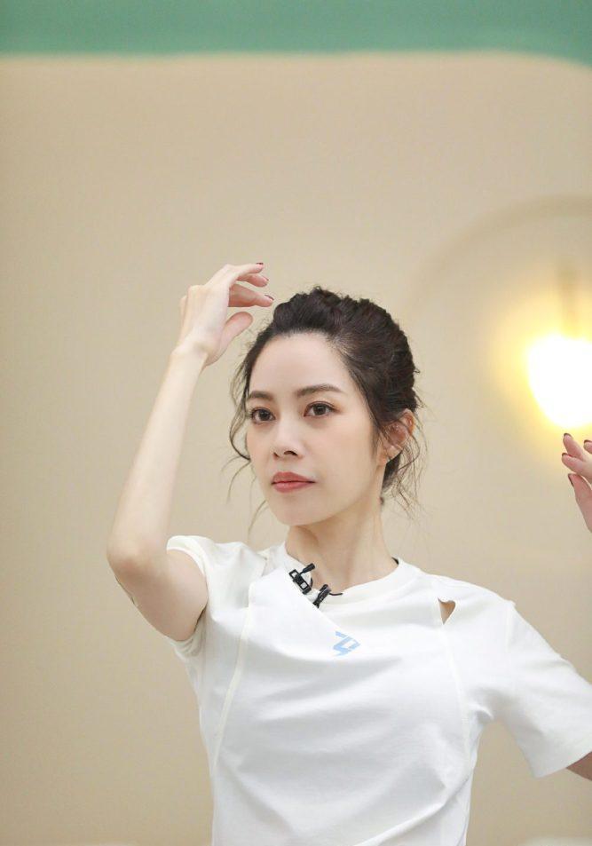 徐怀钰《浪姐4》表演翻车没淘汰,喷泪吐心声:很愧疚拖累了大家_舞台