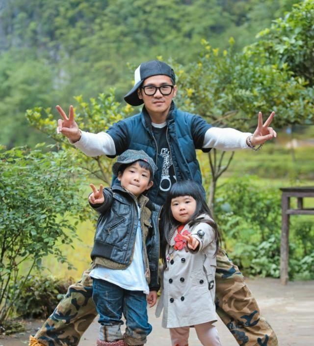 《爸爸去哪儿2》播出6年后,12岁曹三丰变型男,身高激增接近曹格_儿子