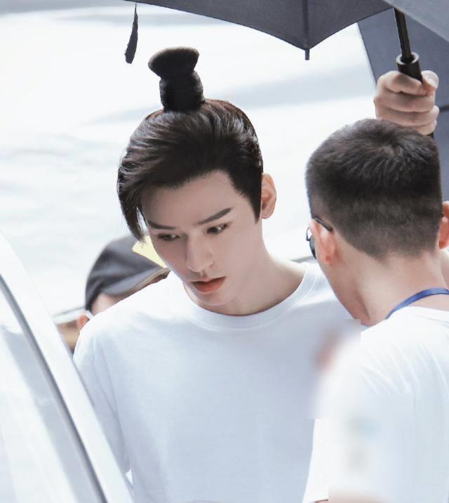 《安乐传》开机现场,龚俊热巴的颜值好般配,女二号的颜值好吸睛_造型