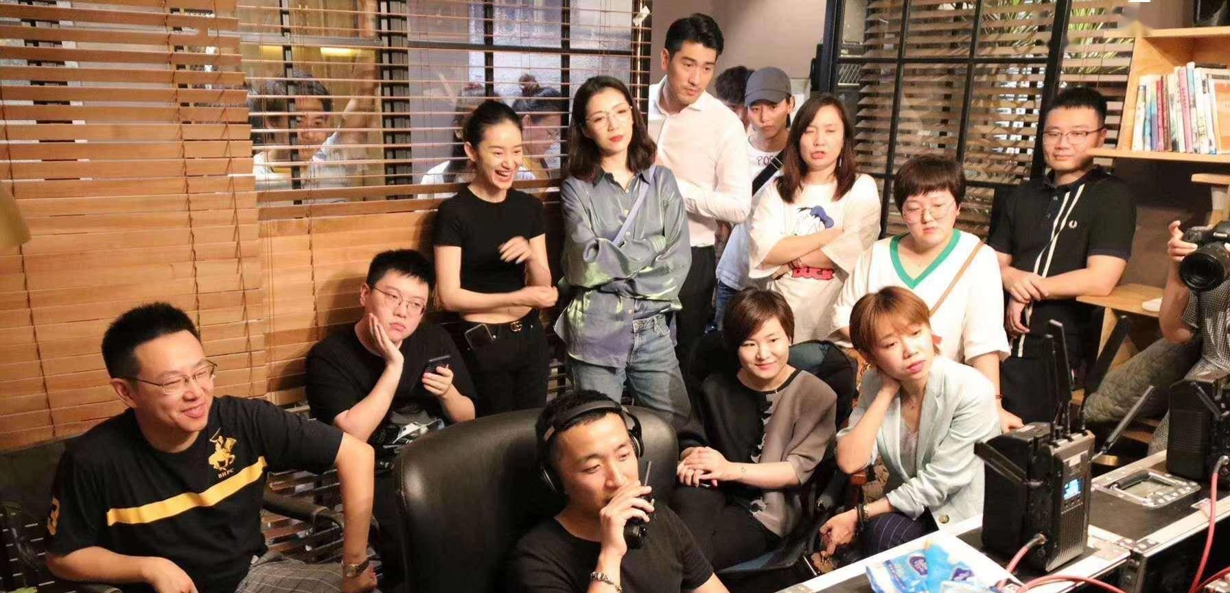 《怪你过分美丽》演铁血经纪人,因秦岚蕴藏"悍劲"_高以翔_梁振华_流量