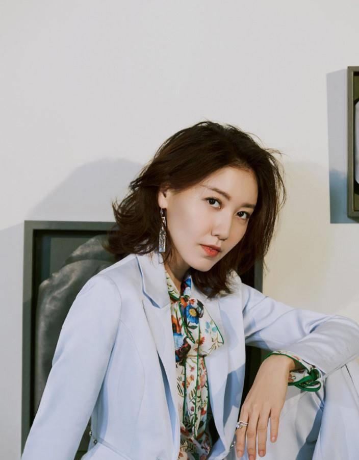 《都挺好》苏大嫂真会秀,仅靠一条"喷泉裤",遮脚踝也贼显腿长_高露