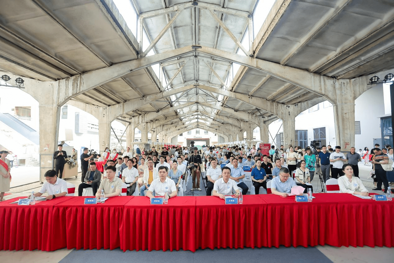 启动仪式上,南昌市东湖区委常委,常务副区长熊广义致辞,并与东湖区区