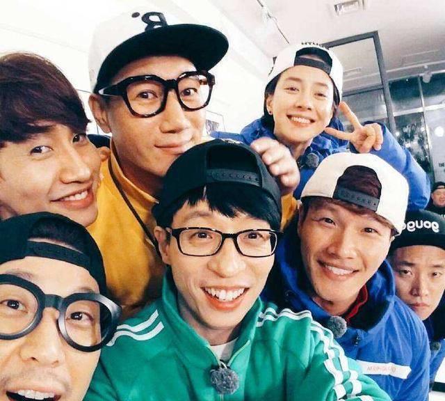 紧接着就摒弃了runningman经典的撕名牌环节(金钟国膝伤腰伤严重,池石