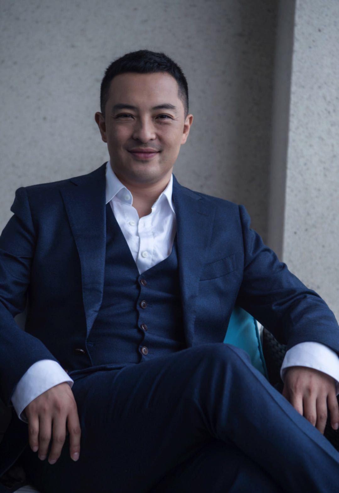 把丈夫培养成双料影帝的她,17岁首登舞台,正当红时嫁给外卖员_饶敏莉