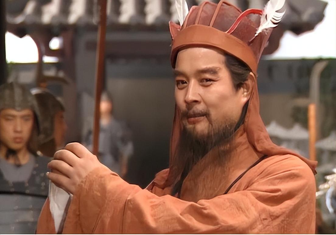 后来鲍国安演的曹操, 连导演看了都觉得太坏了, 是个超级奸雄.