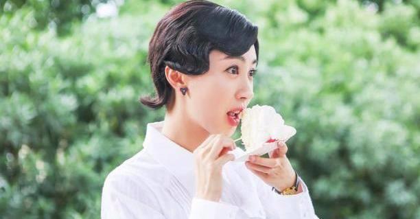 《跨界冰雪王》总冠军李菲儿,如今只能靠穿搭吸引大众视线了吗?