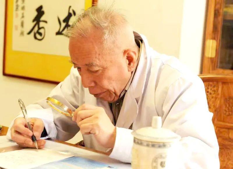 90岁国医大师余瀛鳌,分享不花钱的"养生三字经",学会了很受益_余老