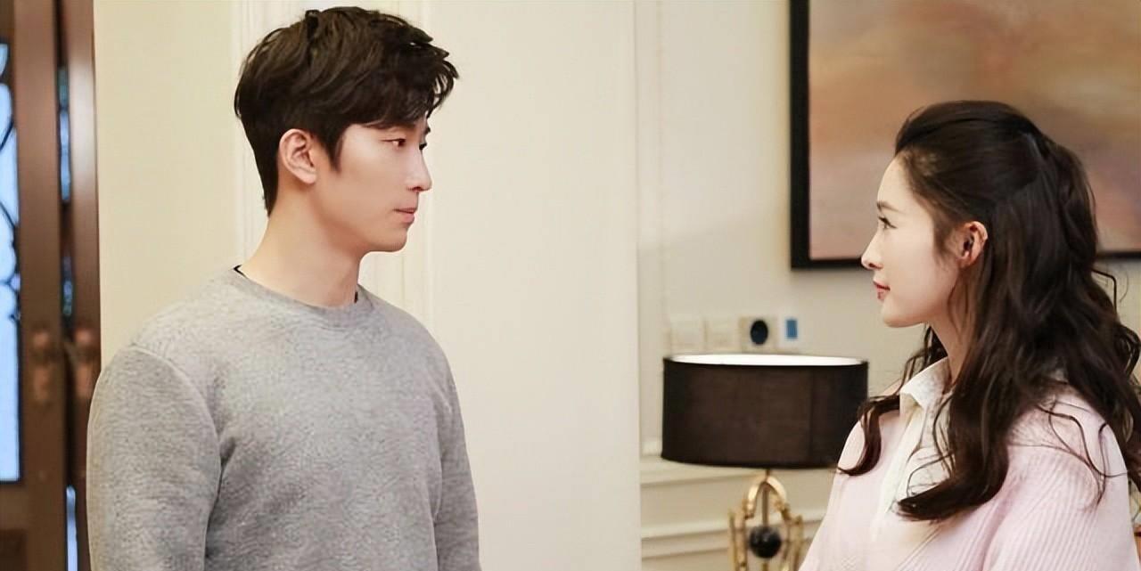 后来他们重归于好,感情升温,继续回到昔日同居生活,这时候易志维问