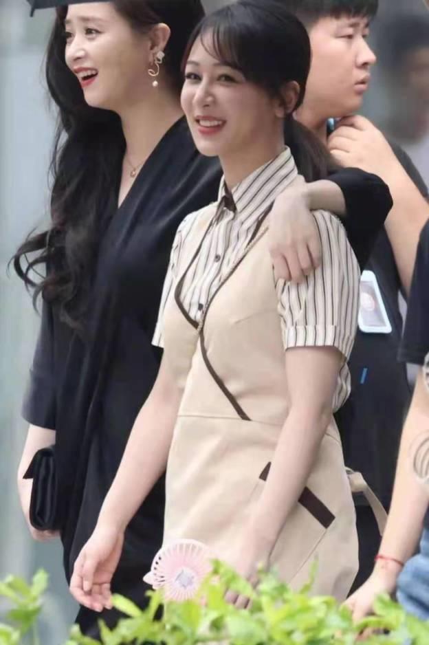 《欢乐颂》三美重聚,乔欣杨紫同框差距明显,乔欣颜值更胜一筹_蒋欣