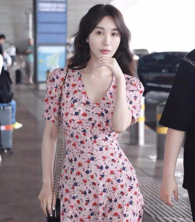 《跨界冰雪王》总冠军李菲儿,如今只能靠穿搭吸引大众视线了吗?