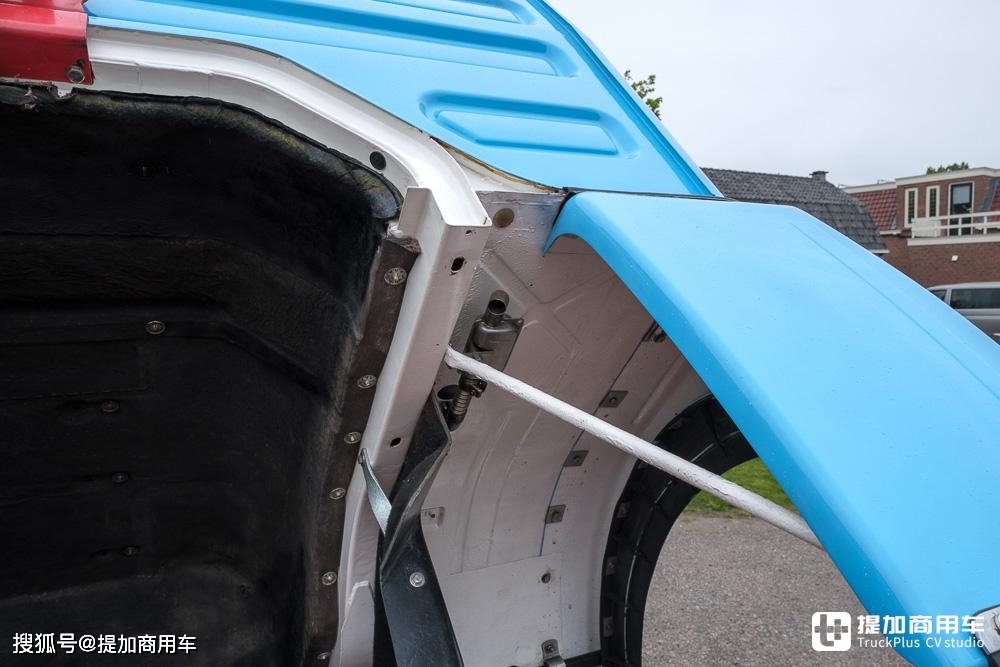 还配备了新的隔音隔热棉原厂零部件是frans boers的偏爱jost鞍座进行