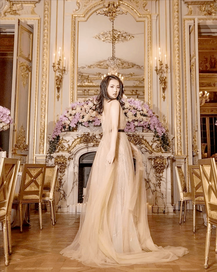 "为何大家总夸姐姐却忽视我",华为二公主姚安娜进娱圈压制姐姐_芭蕾