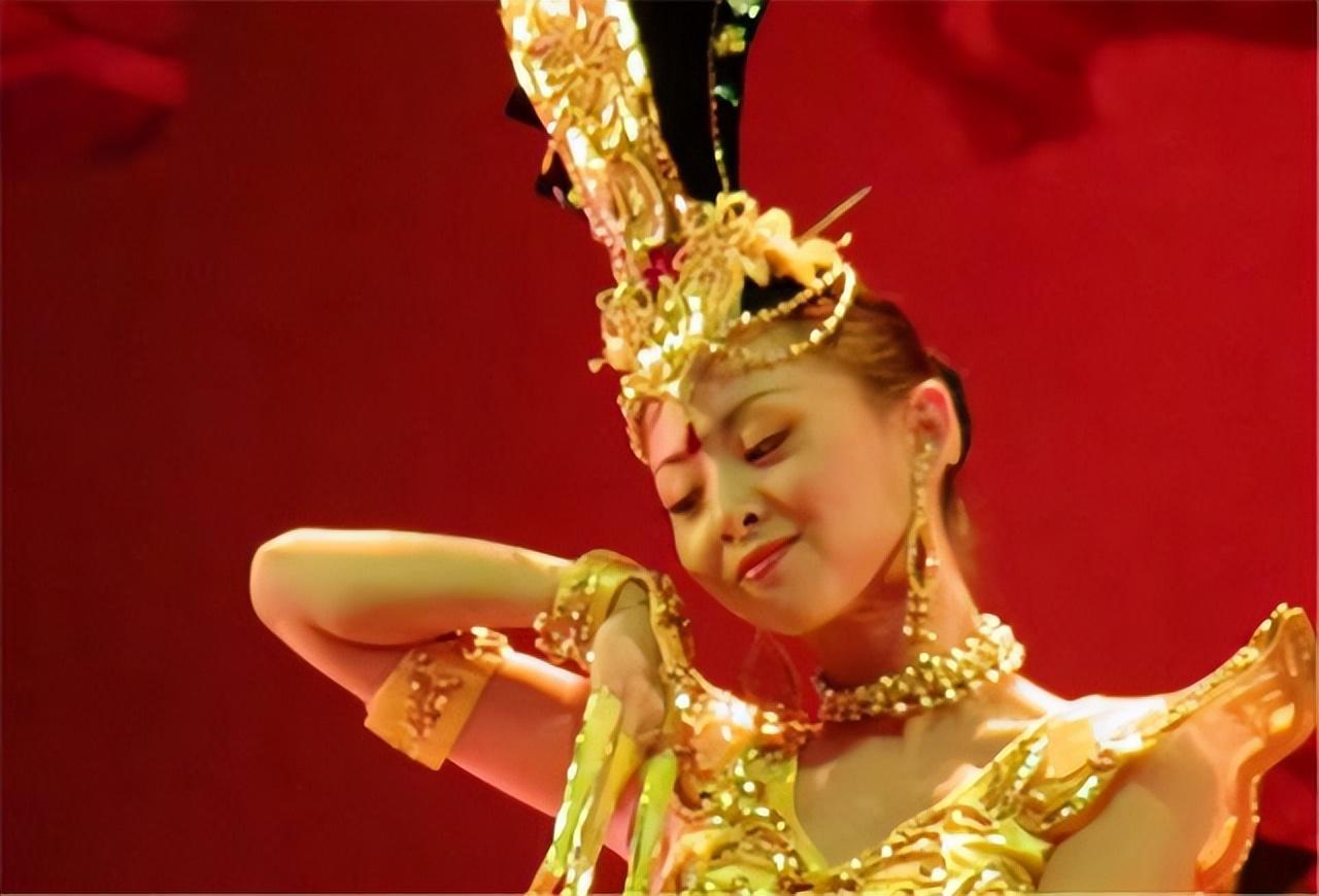 还记得《千手观音》的领舞邰丽华吗?