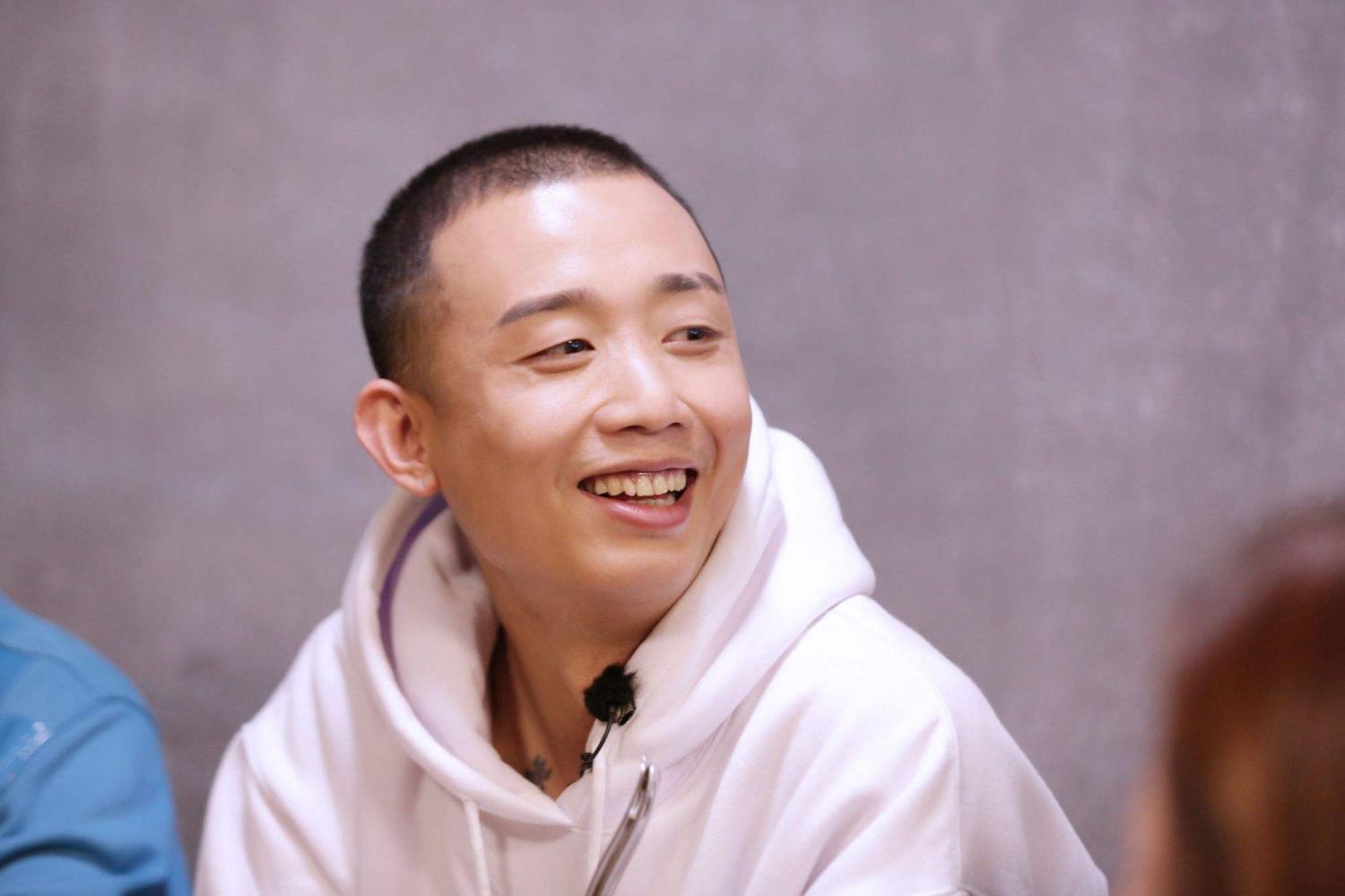 文文嘲笑gai嘴歪被批没教养,梁源深夜喊话于文文粉丝_网友_事情_小鬼