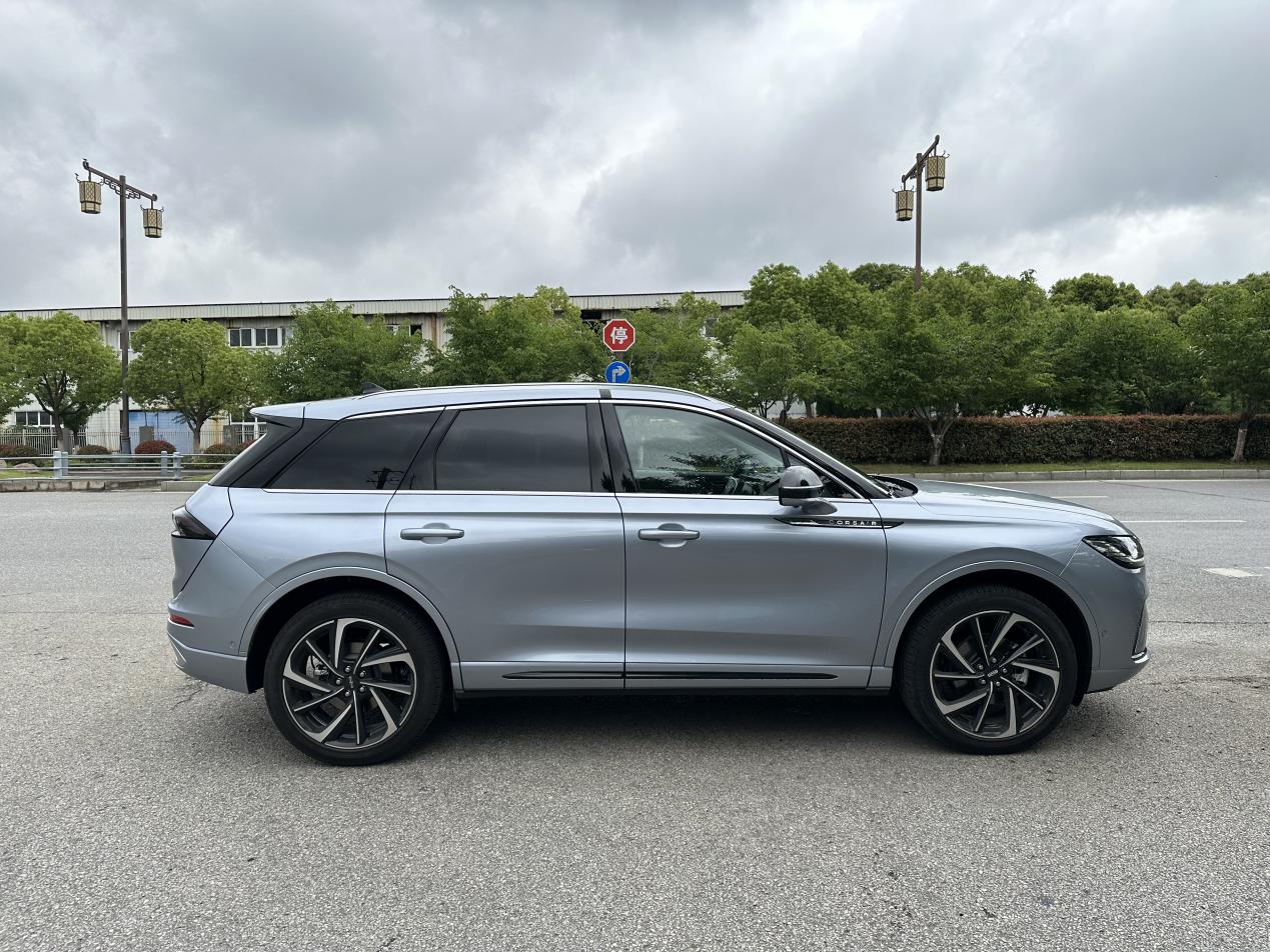 全新林肯冒险家和凯迪拉克XT4,谁才是美式真豪华?_搜狐汽车_搜狐网