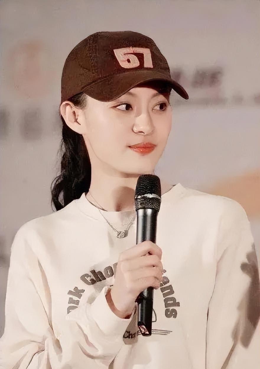 孙俪留长发太惊艳,不整容不打针美的自然有特色,打扮稚美像20岁_显得