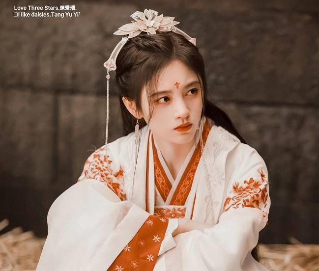 《慕南枝》官博为鞠婧祎更新生日剧照,看清状态后:这颜值我酸了_造型