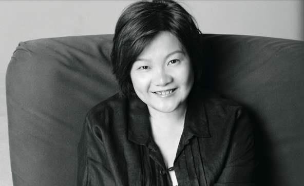 洪晃从小就生活在一个优秀的家庭中,妈妈章含之曾是毛爷爷的英语老师