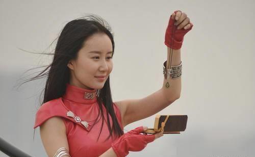 《魔幻手机》中的傻妞,真实扮演者舒畅已经32岁了,至今单身_剧中