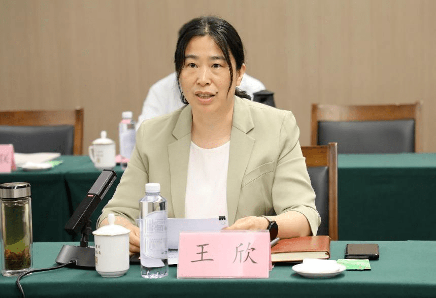 天桥区委常委,统战部部长王欣主持会议会上,济南新材料产业园区管委会