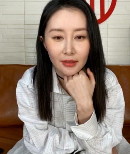 33岁舒畅晒跳舞视频,发际绝上移五官变化大,撞脸李菲儿被疑似动脸