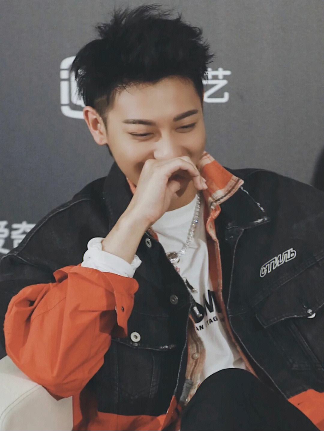 开私人飞机,住千万豪宅,黄子韬:不当明星就回家继承200亿遗产_黄忠东