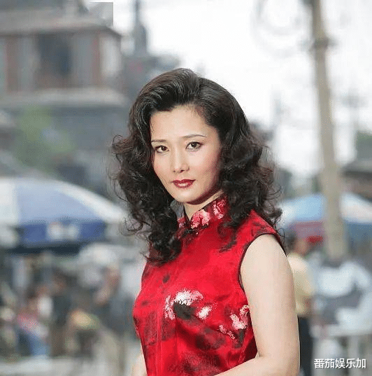 何赛飞歇斯底里的"呐喊",把戏曲界的"遮羞布"扒得一干二净_王宁_行业