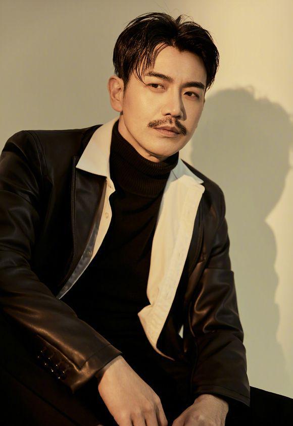 就服张智尧,人到中年还那么有活力,穿休闲西装看起来还很帅_黑色_时候