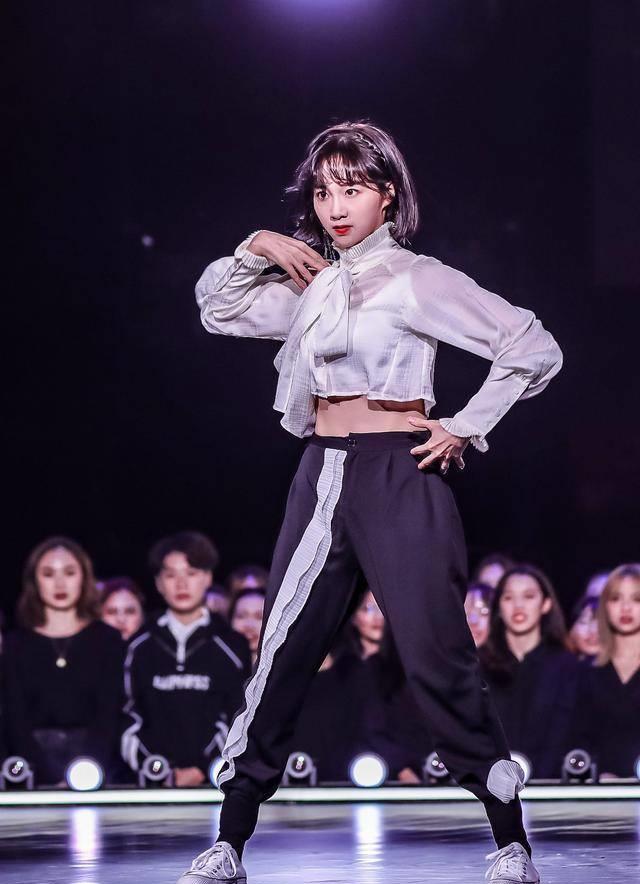 "国家队"出击冲刺四杆 "教科书"人物现身演剑舞图:侯垚,庄婷在对待