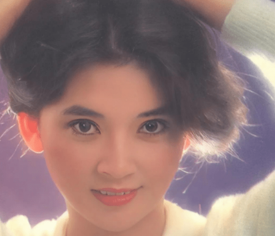 "霸王花"胡慧中:黑帮老大爱她一生,现任锒铛入狱不离不弃!