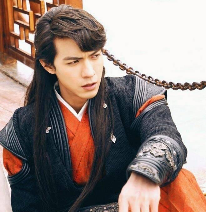 网友最期待的花城竟是颜值不输王一博的他_鹿晗和_谢怜_言恺