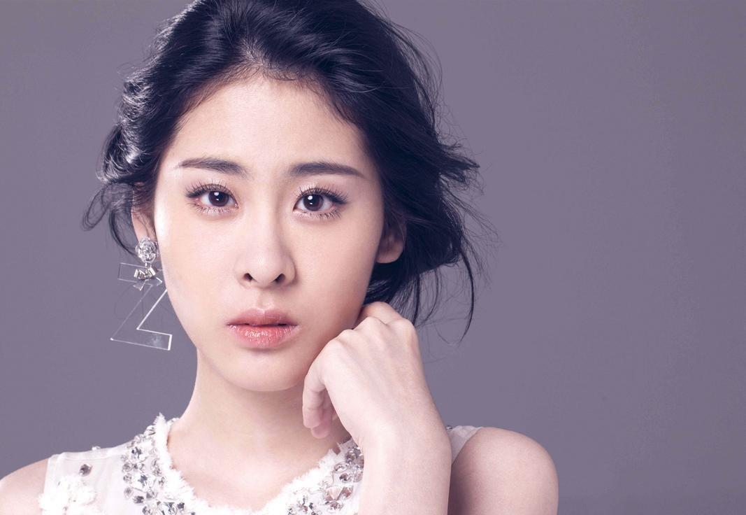 华晨宇被曝不信任张碧晨,两次亲子鉴定照女方不悦写脸上_孩子_照片