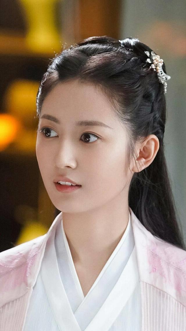 《月上重火》陈钰琪第一波美图分享,这姑娘额头好饱满,特别上镜_马尾