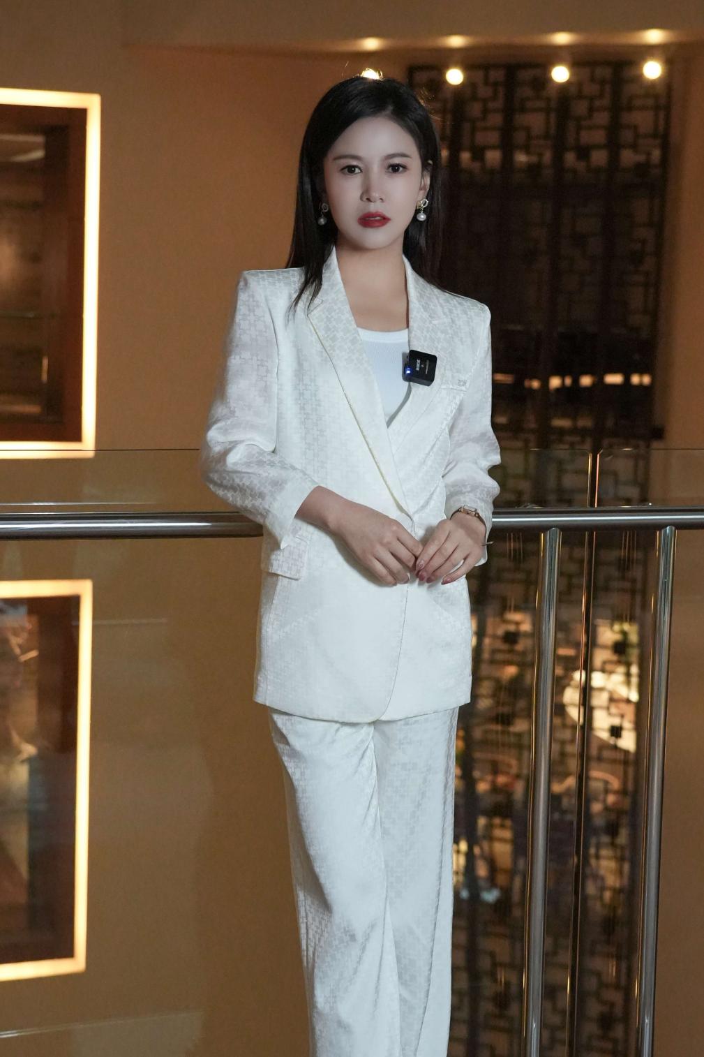 主持人刘美希主持人刘美希生活中主持人刘美希也是