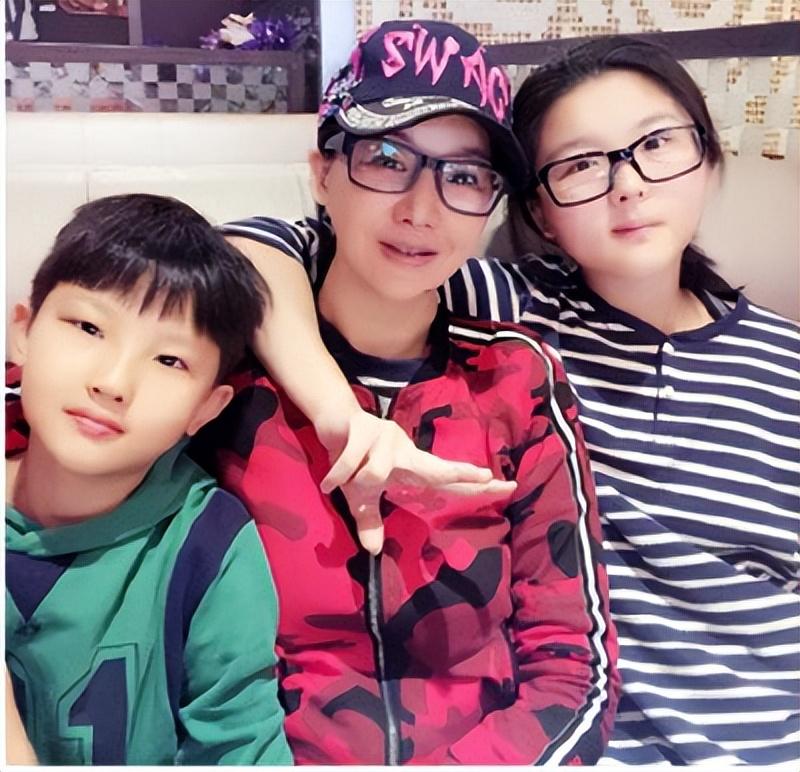 同样是孙楠的基因,前妻女儿和后妻女儿一对比,差距一目了然_孩子_潘蔚