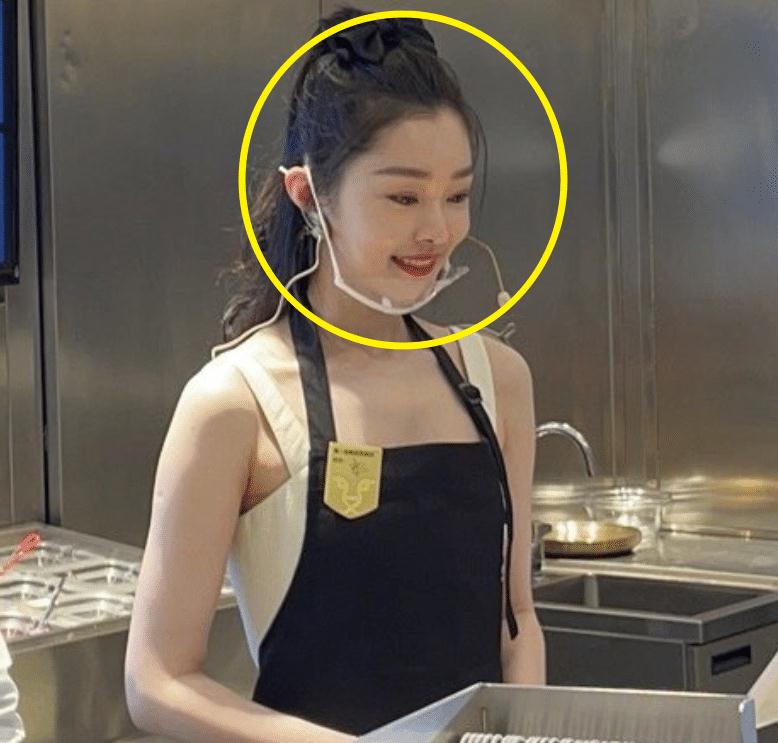 宋轶参加活动被抓拍,和路人对比白到发光,31岁真实颜值让人看呆_奶茶