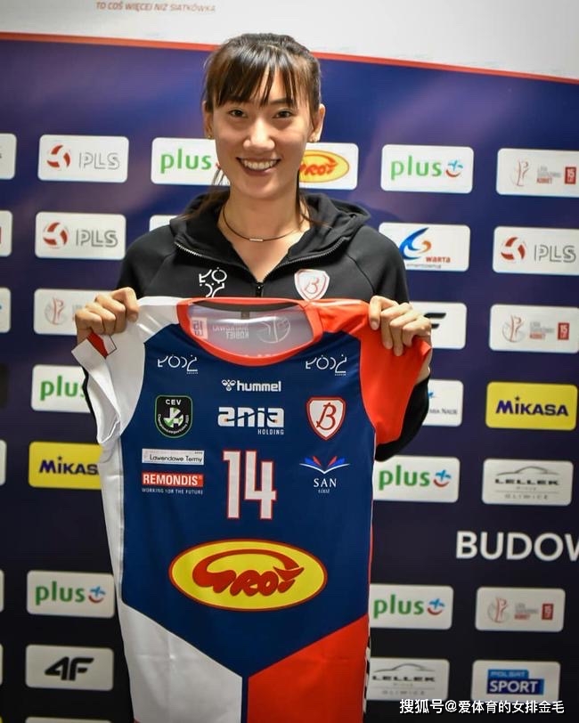 任凯懿直播间怒怼黑子!下赛季或回归中超联赛!缪伊雯已回四川!