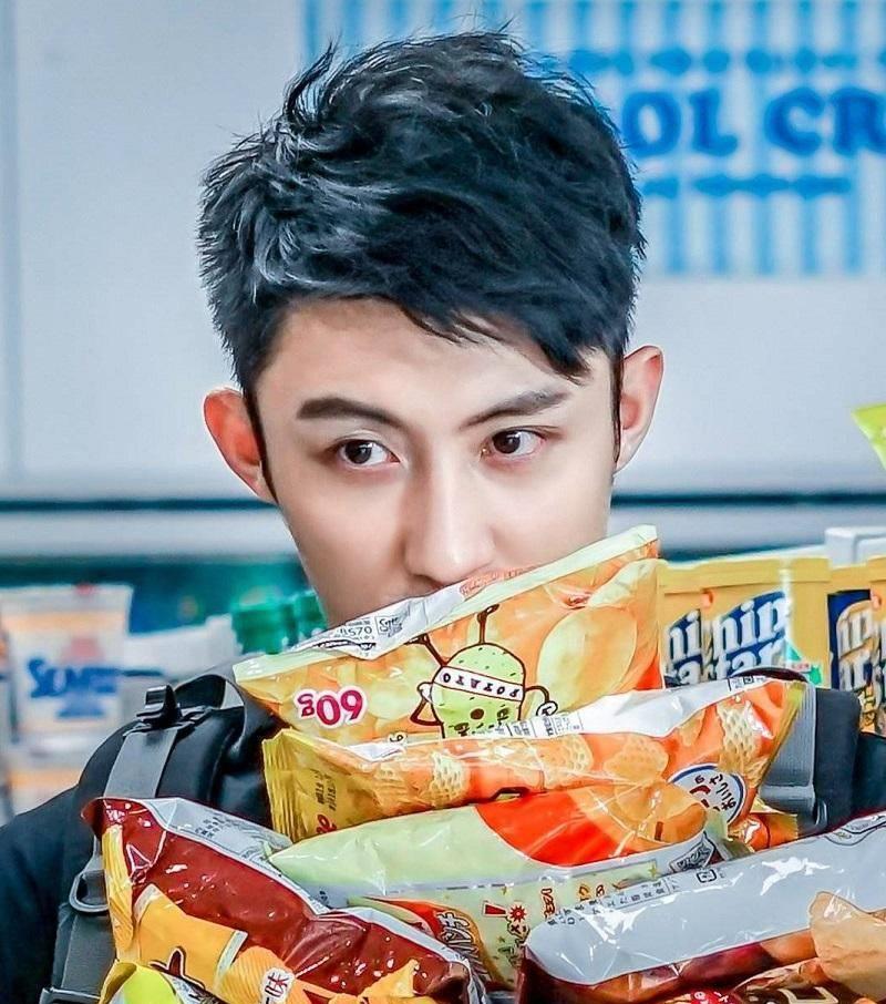 《月半爱丽丝》撤档,不料黄景瑜侧颜撞脸撒贝宁!_关晓彤_海报_唐嫣